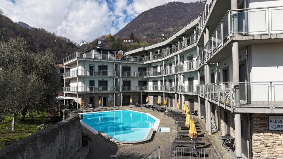 Property building, Restaurant/places to eat, Spring, Day, Mountain view, Pool view, Swimming pool, sunbed