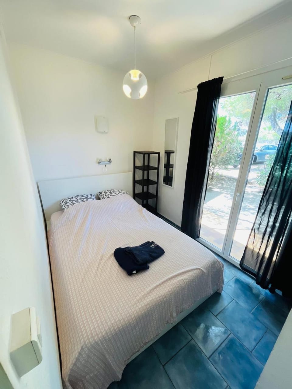 APPARTEMENT 6 PERSONNES VUE MER 30 M DE LA PLAGE Apartment in Hyères