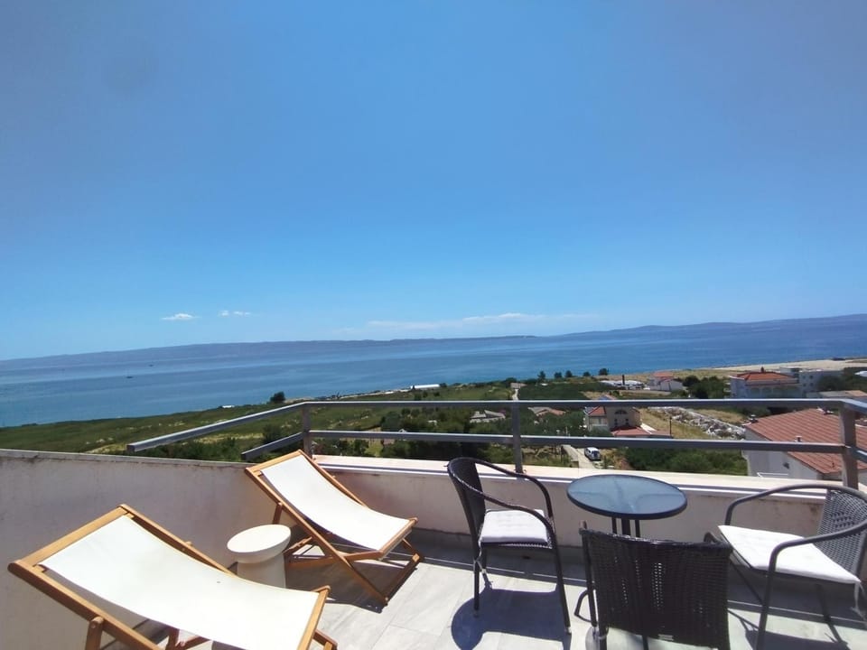Sea view apartment with terrace near the beach Apartment in Split