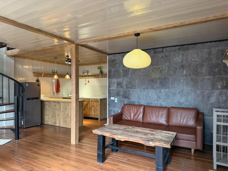 Bách Xanh House. Nhà Gác Lửng Apartment in Laos