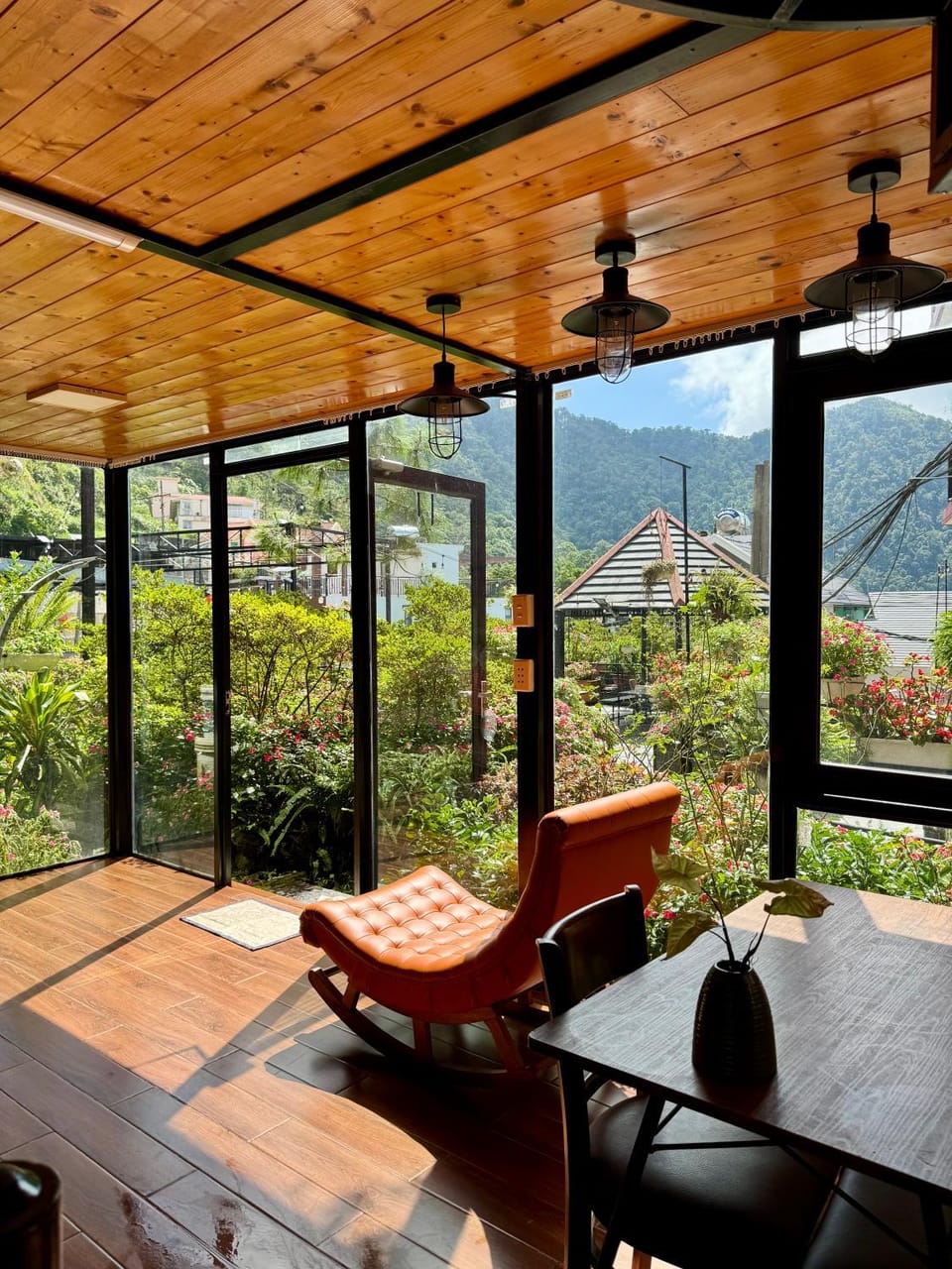 Bách Xanh House. Nhà Gác Lửng Apartment in Laos