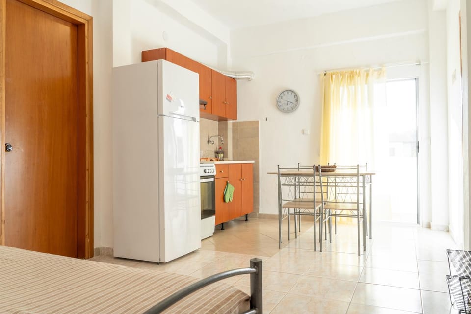 Kitchen or kitchenette, Dining area, oven