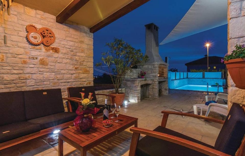 Patio, Balcony/Terrace, Seating area, Swimming pool, sunbed