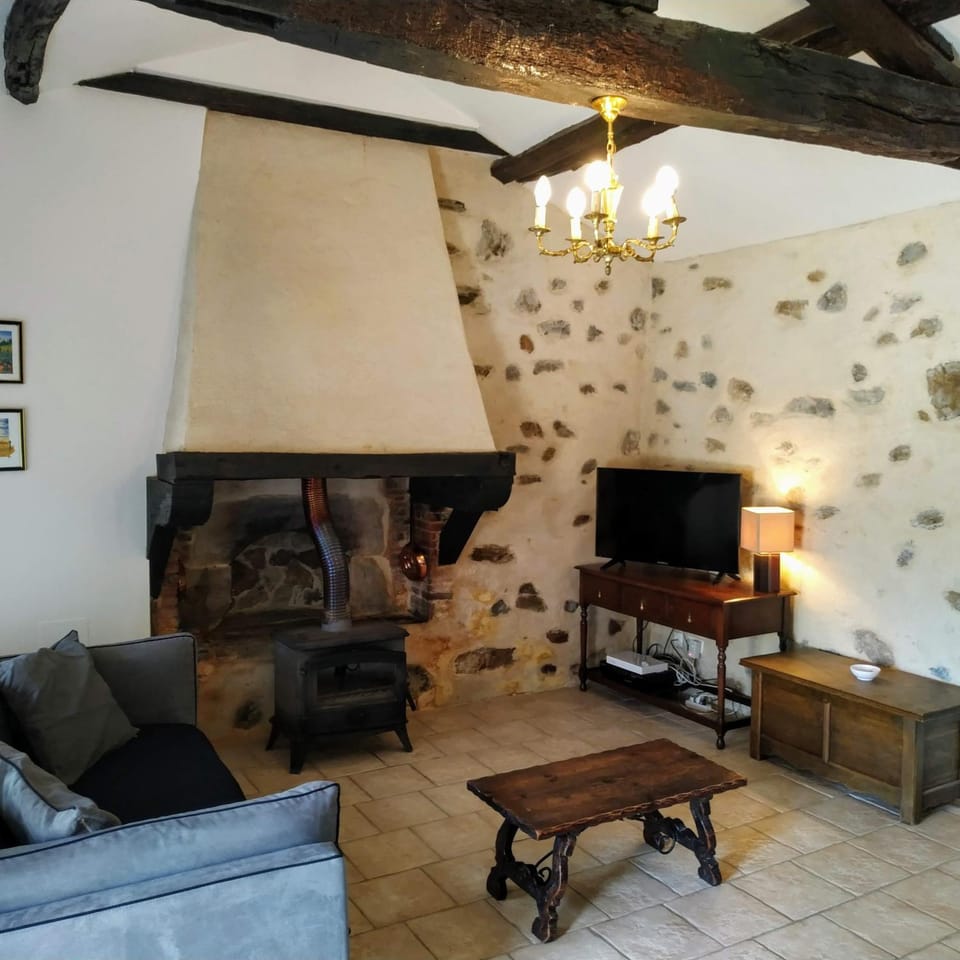 Charming Courtyard cottage 25kms Puy du Fou House in Pays de la Loire