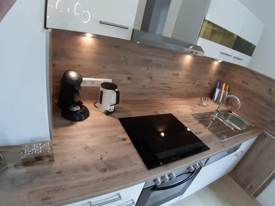 Coffee/tea facilities, Kitchen or kitchenette, Communal kitchen