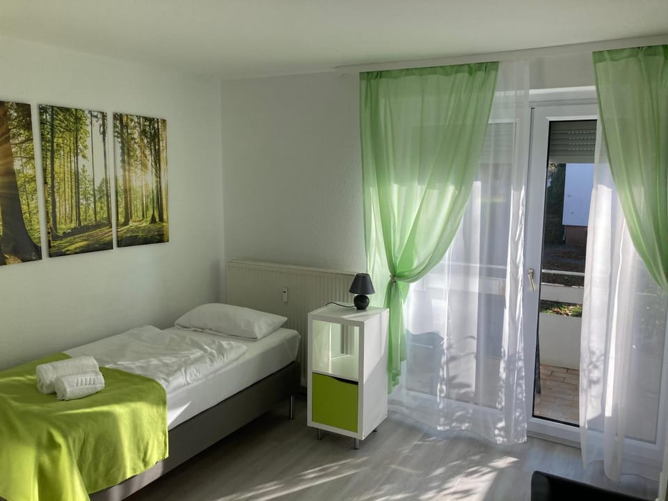 Bed, Bedroom, towels