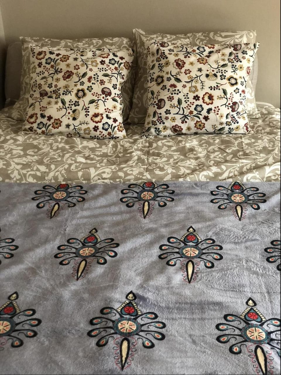 Bed, Living room