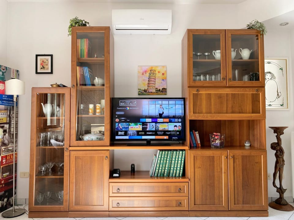 Communal lounge/ TV room, TV and multimedia