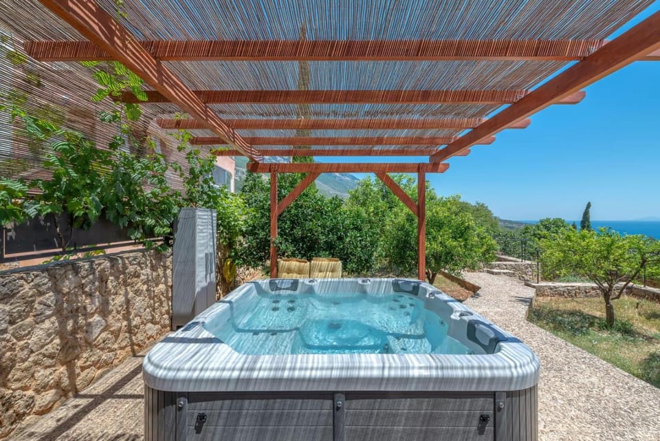 Hot Tub, Hot Tub