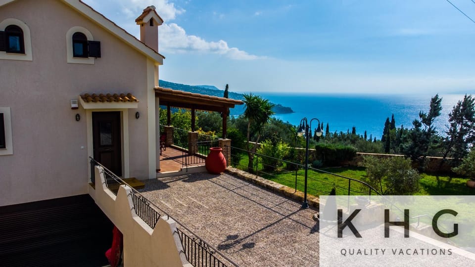 Property building, Balcony/Terrace, Sea view, Parking