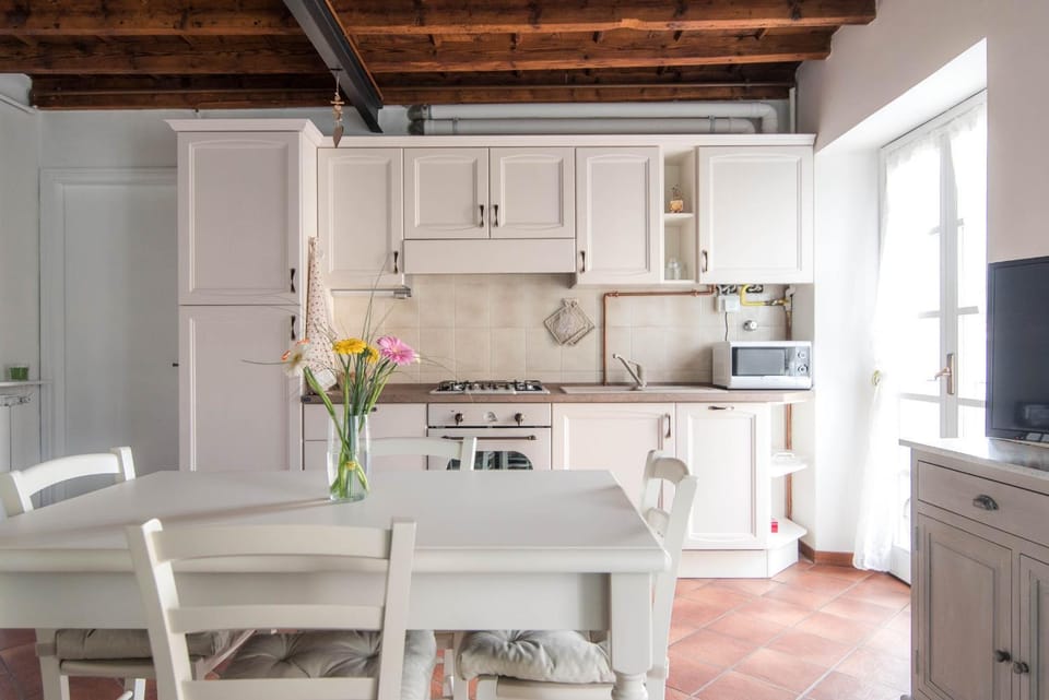 Kitchen or kitchenette, Dining area, dishwasher, oven, stove