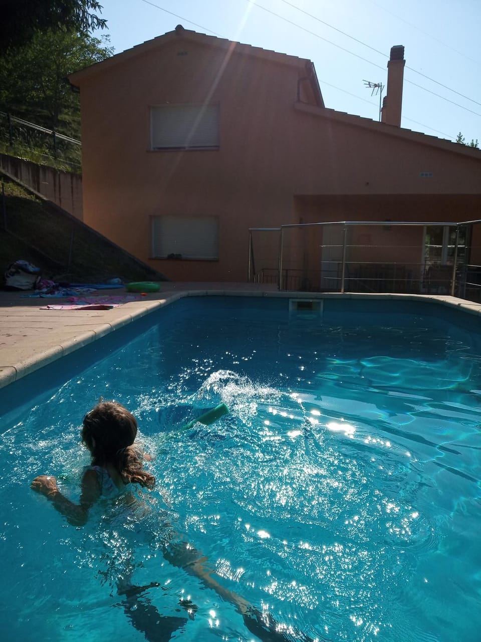 Facade/entrance, Garden, Pool view, Swimming pool, young children, Family