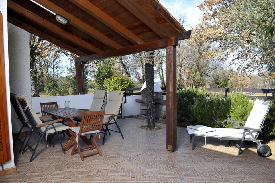 Patio, BBQ facilities