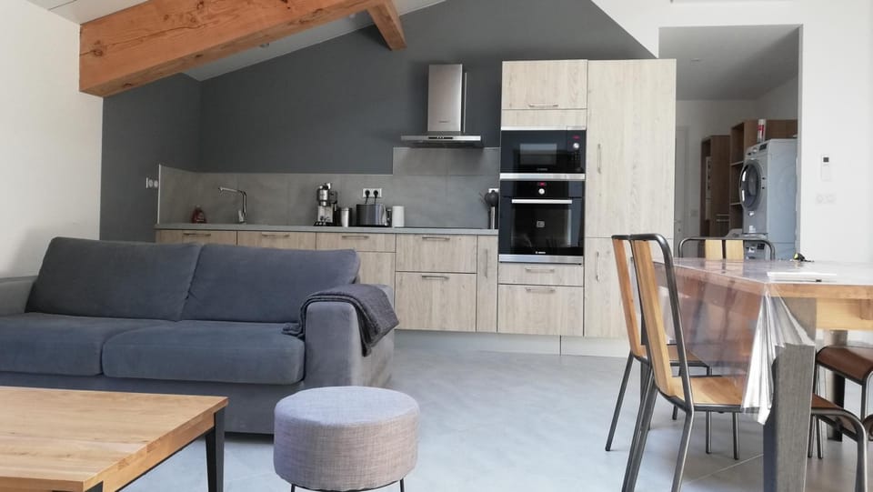 Kitchen or kitchenette, Seating area