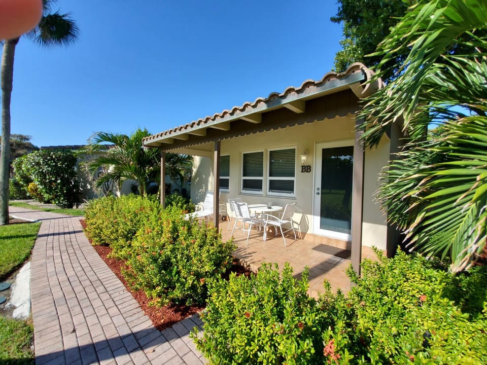 Beach & Waterway RFV Resort BB House in Hillsboro Beach