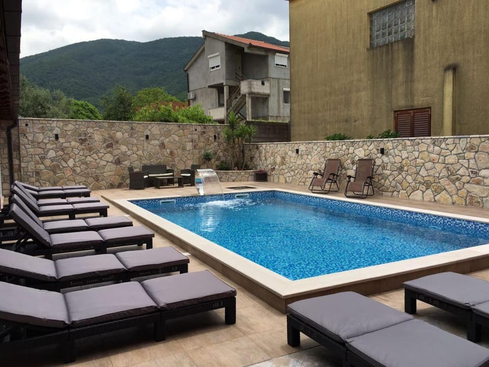 Swimming pool, Swimming pool