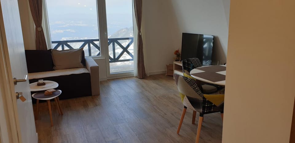 Communal lounge/ TV room, Living room, Seating area