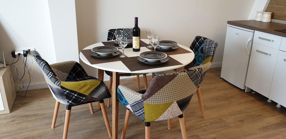 Dining area, Drinks, Alcoholic drinks