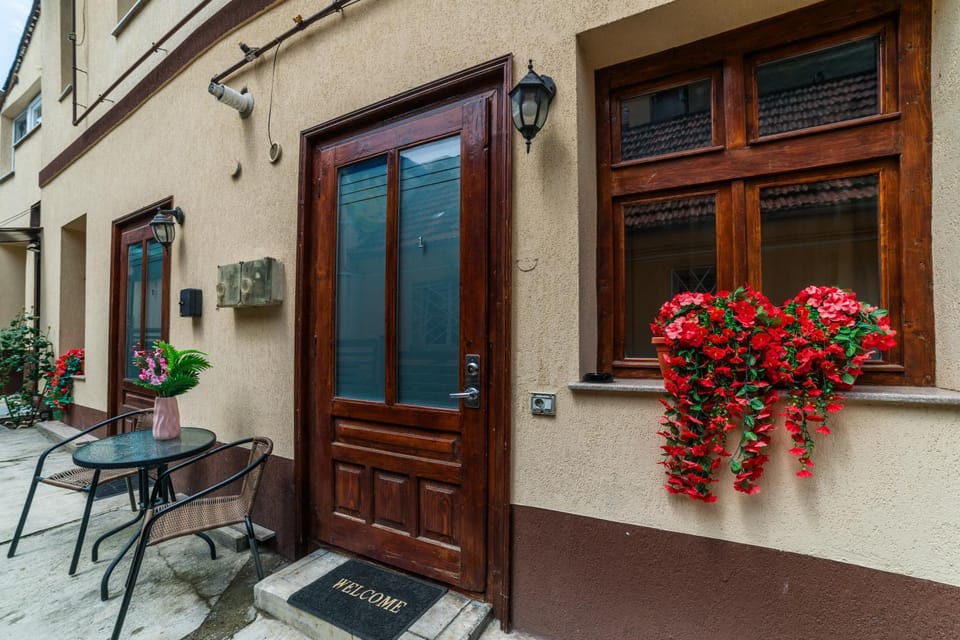 Patio, Balcony/Terrace, Location