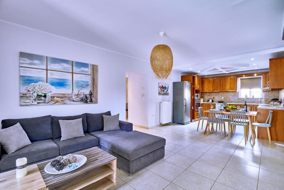 Kitchen or kitchenette, Seating area