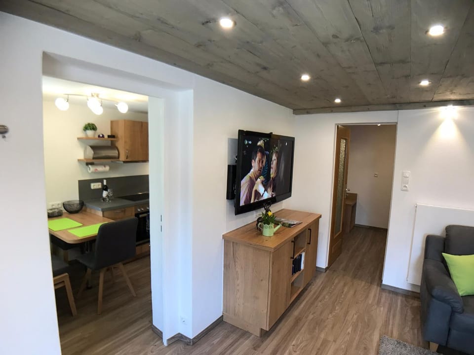TV and multimedia, Kitchen or kitchenette, Living room, Seating area