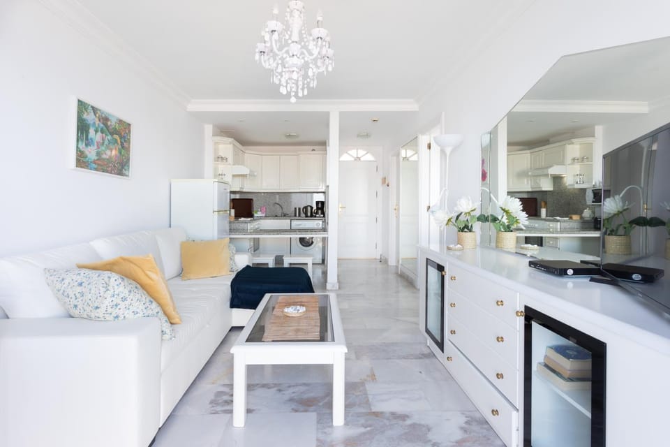 Kitchen or kitchenette, Living room