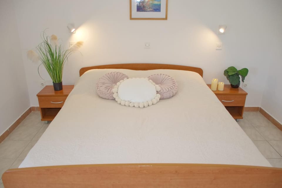 SeaSide VARSAN Apartment in Novalja