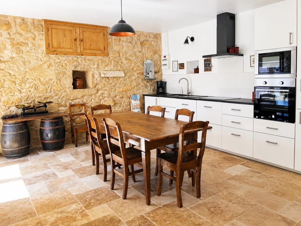 Kitchen or kitchenette, Dining area, dishwasher, oven, stove