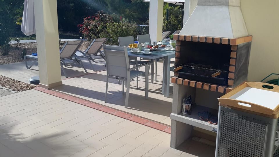 Patio, BBQ facilities