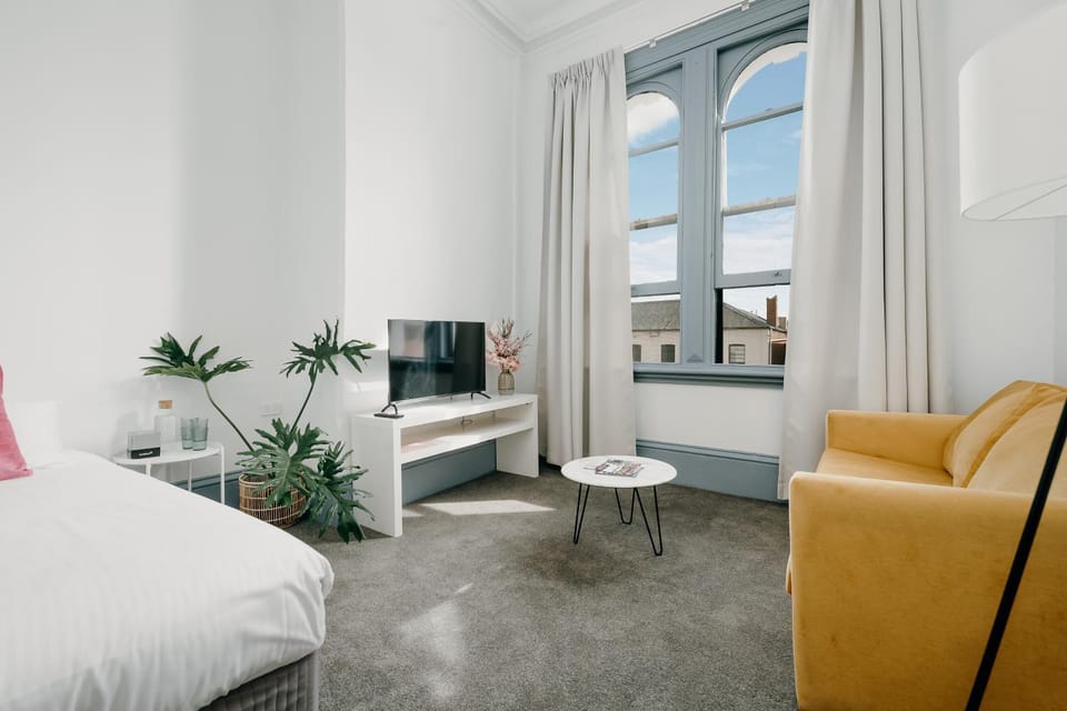 View (from property/room), Photo of the whole room, Decorative detail, Street view