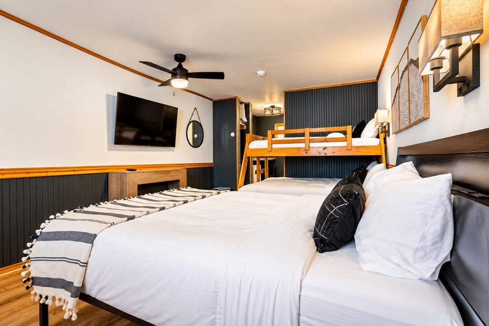 Bed, Photo of the whole room