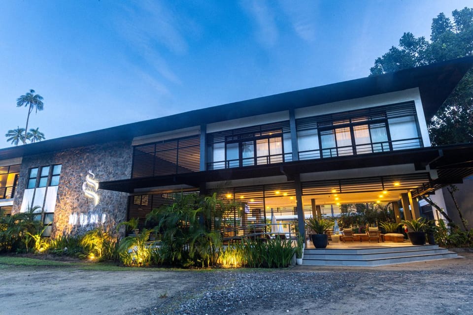 Facade/entrance