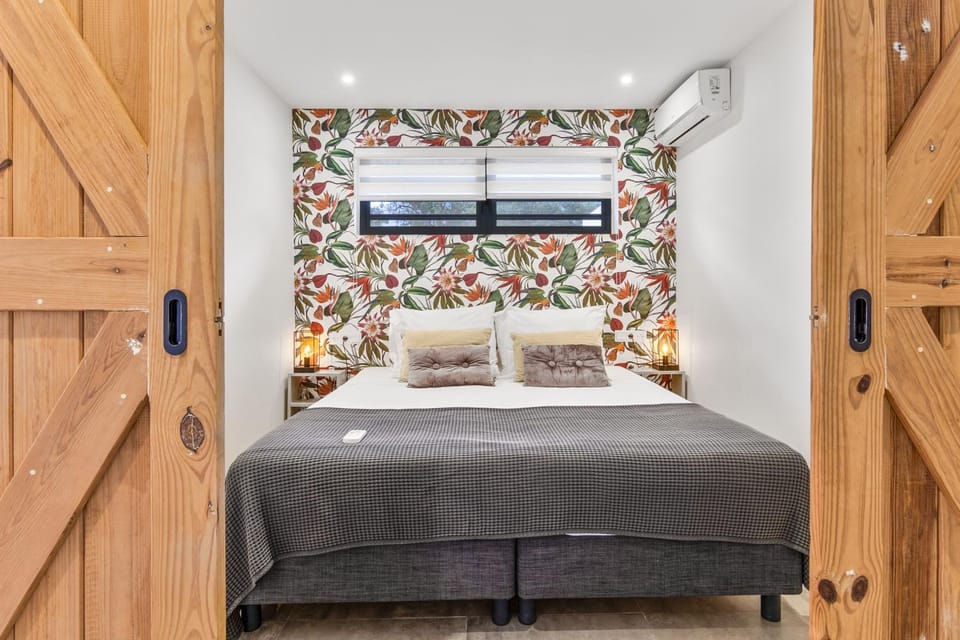 Bed, Bedroom, air conditioner