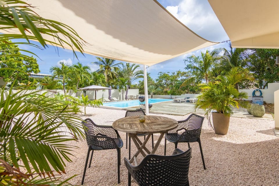Dining area, Pool view, Swimming pool