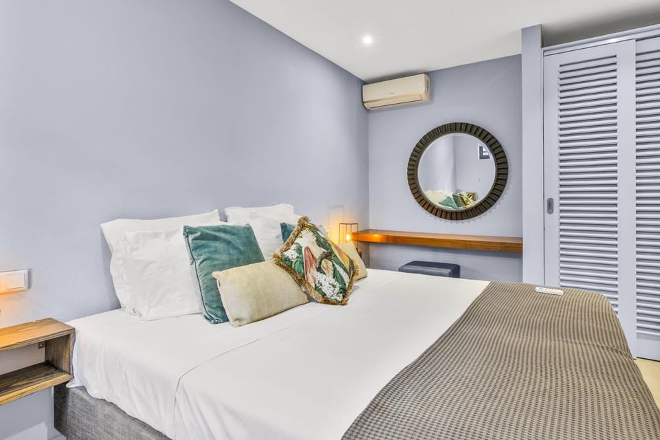 Bedroom, air conditioner