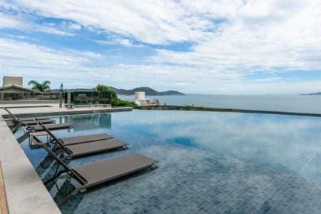 Property building, Sea view, Swimming pool