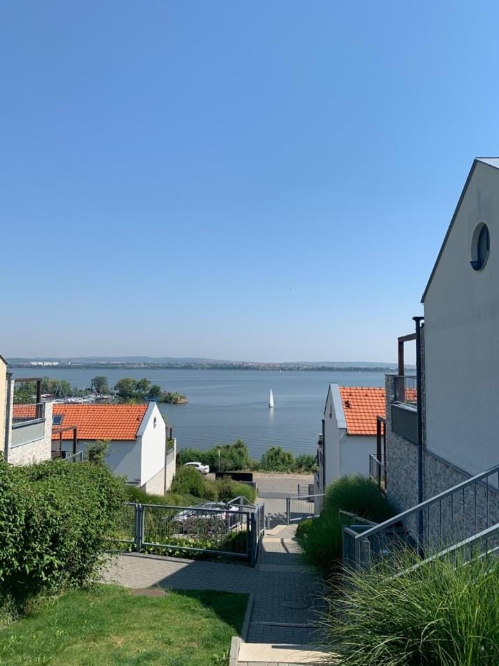 Apartmán u pláže s terasou Apartment in South Moravian Region