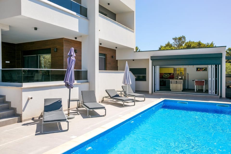 Swimming pool