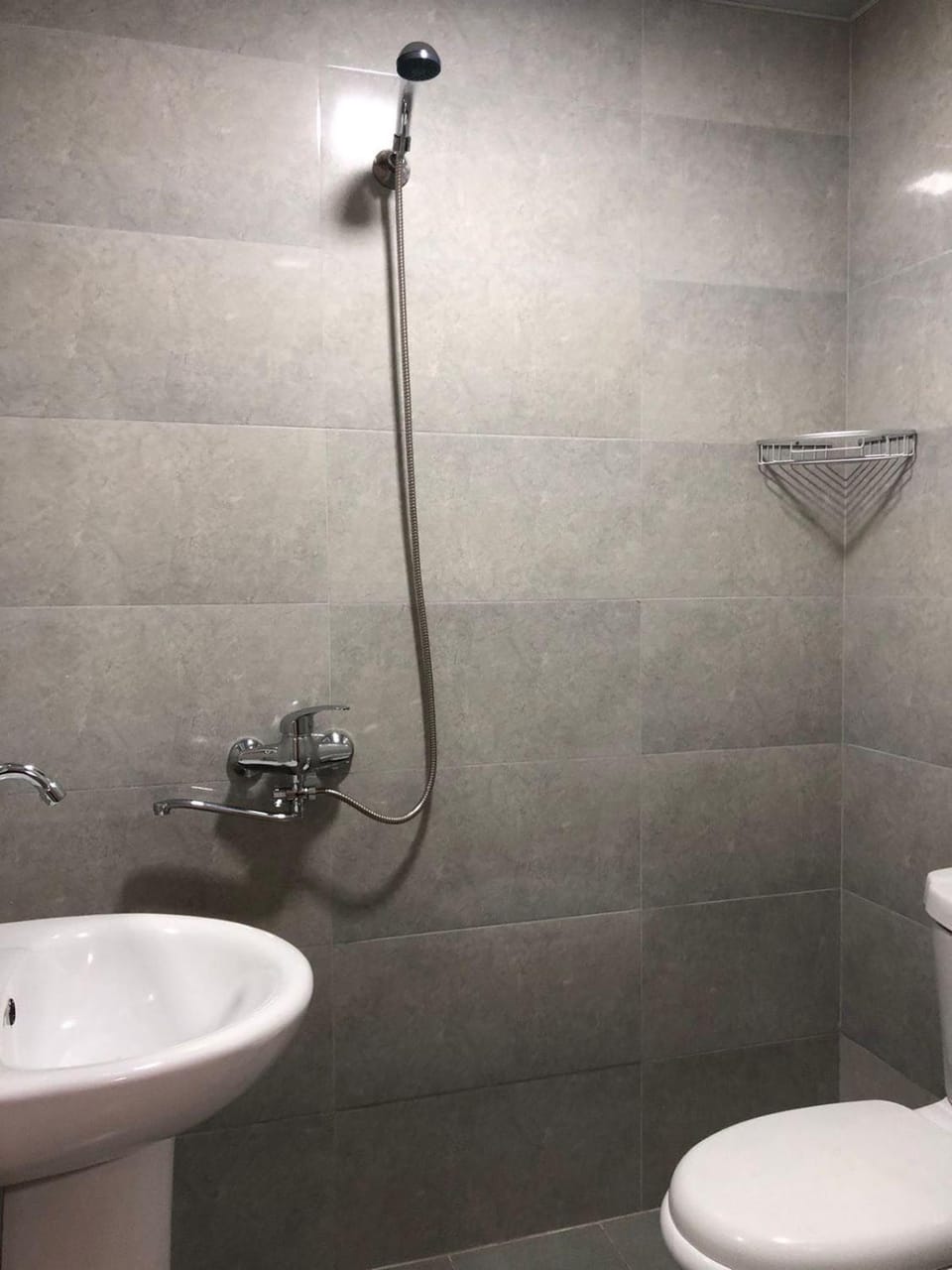 Shower, Toilet