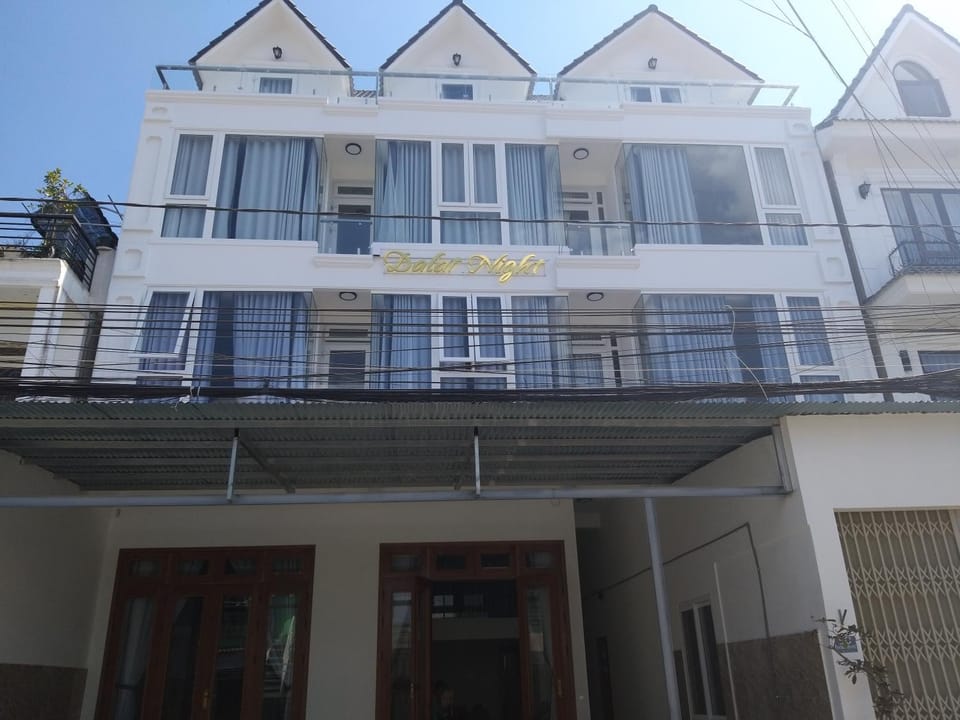 Property building, Facade/entrance, Property logo or sign