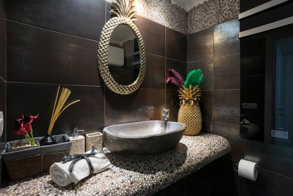 Entire Loft in Via Margutta 2BR -2BA Private steam bath Inside The loft Apartment in Rome