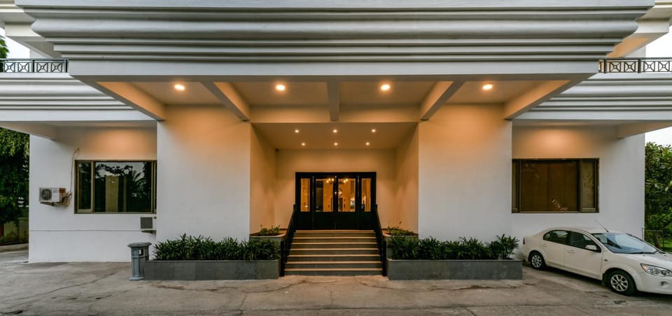 Facade/entrance