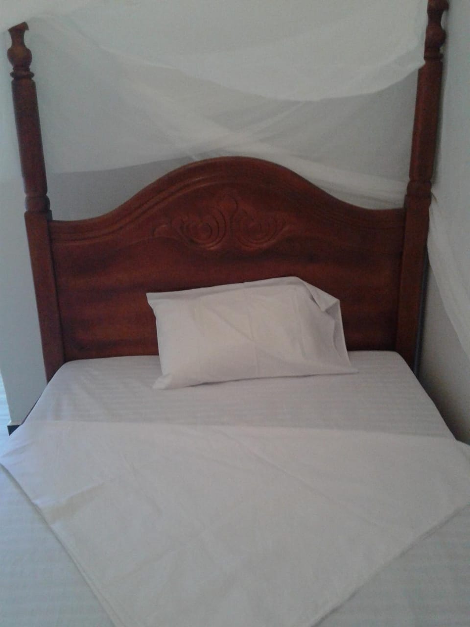 Bed, Bedroom, On site, Sunrise