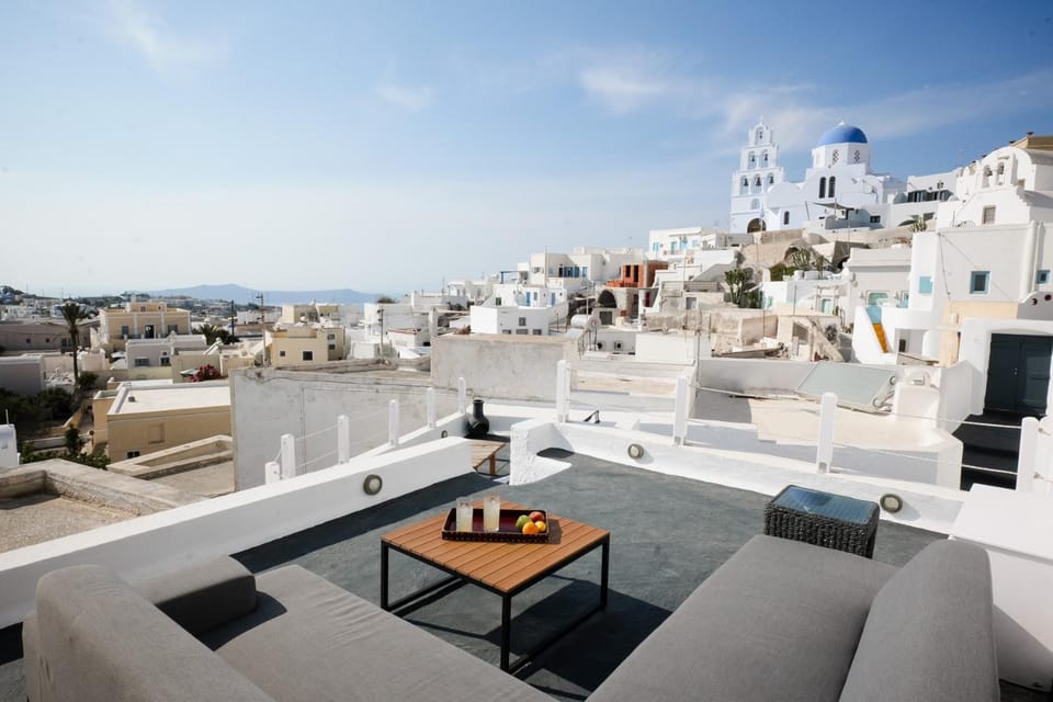 Nearby landmark, Natural landscape, View (from property/room), Balcony/Terrace, Seating area, City view, Mountain view, Sea view