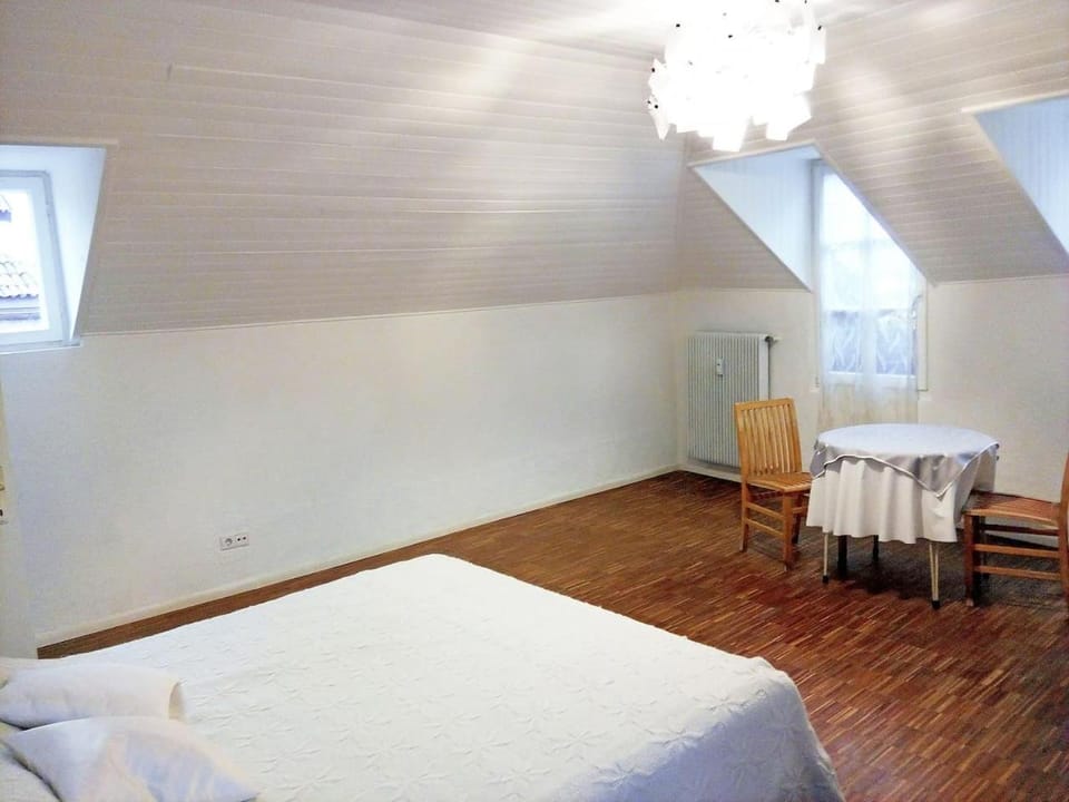 Ugo Art Lodge Bright Apartment in Bolzano