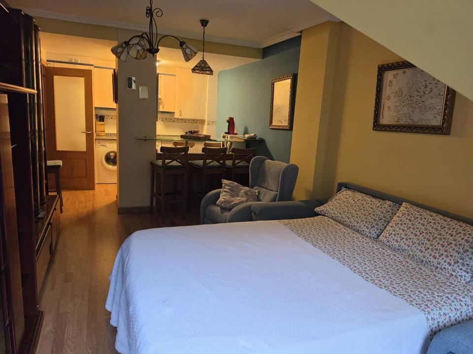 Bed, Seating area