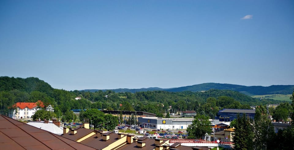 Photo of the whole room, City view