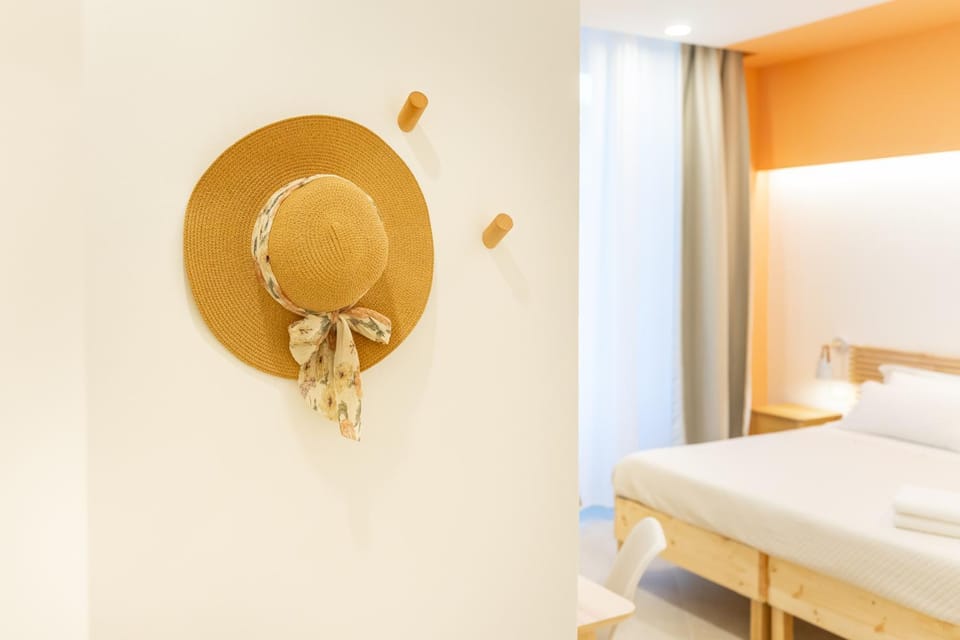 6th Land - Rent Rooms Affittacamere Bed and Breakfast in La Spezia
