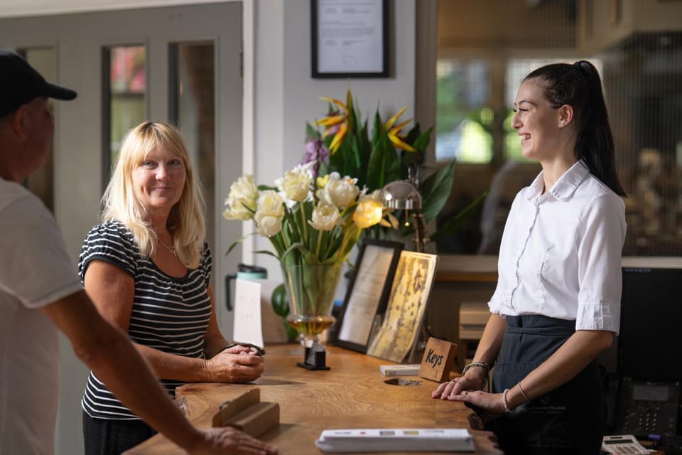 Staff, Lobby or reception, group of guests