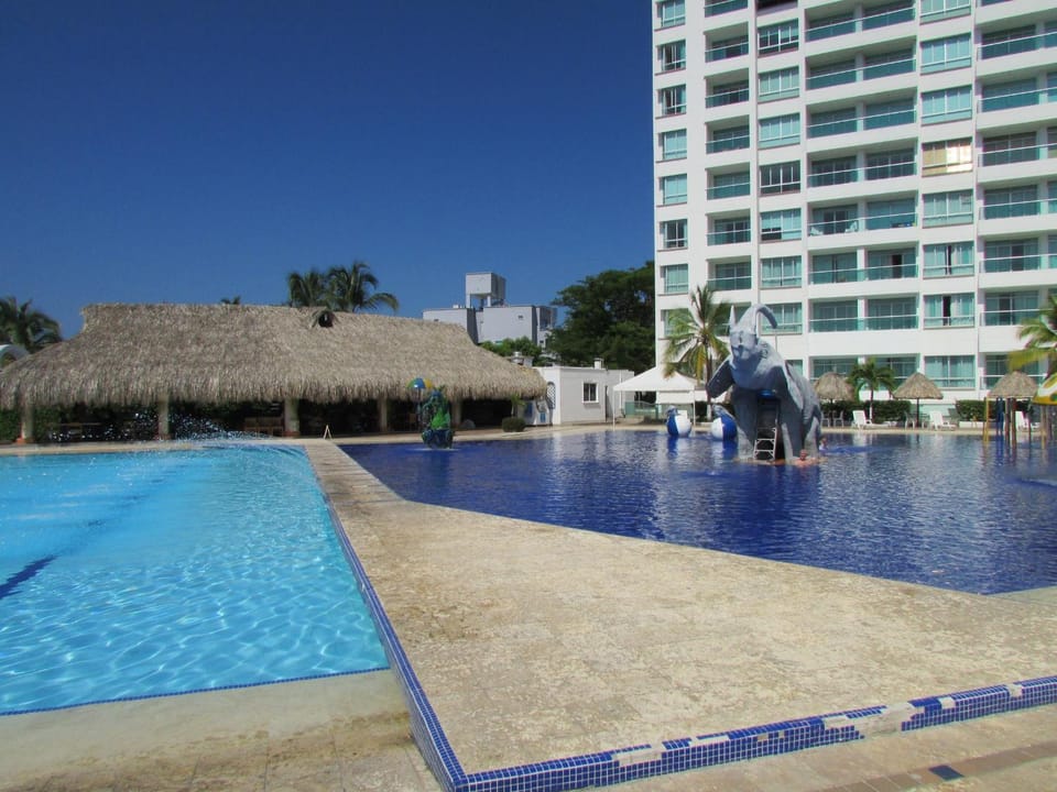 Restaurant/places to eat, Swimming pool